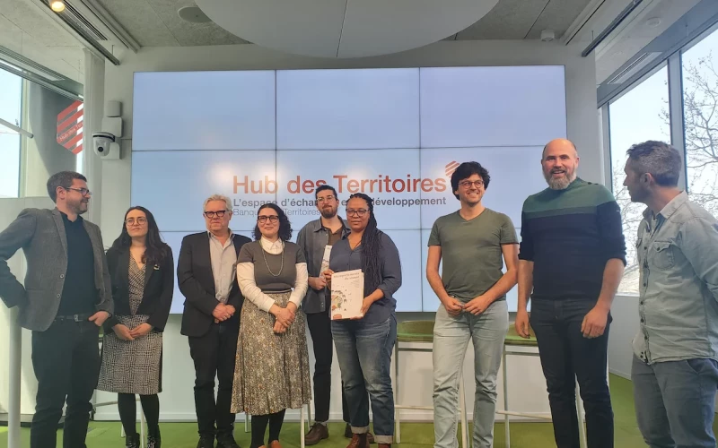 Équipe réunie au Hub des Territoires.